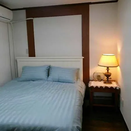 K Star Road Guesthouse - Hostel